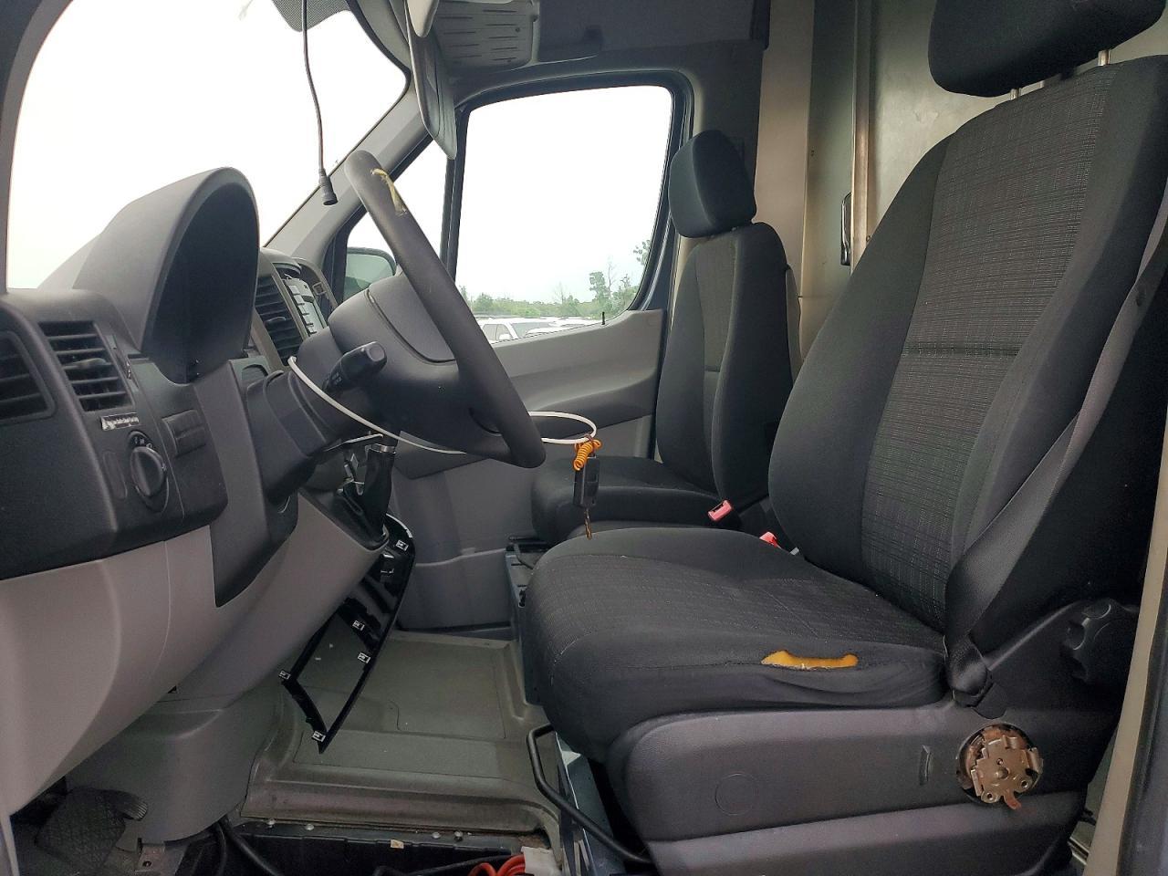 2018 Mercedes-Benz Sprinter 2500 Delivery Van - Фото 7