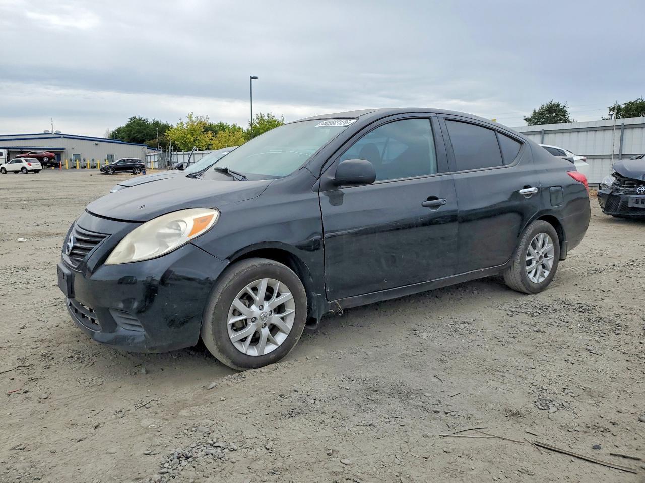 2014 Nissan Versa 1.6 S Plus