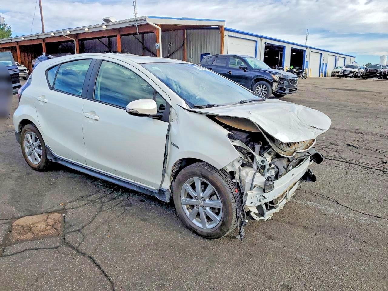 2017 Toyota Prius C Two - Image 4