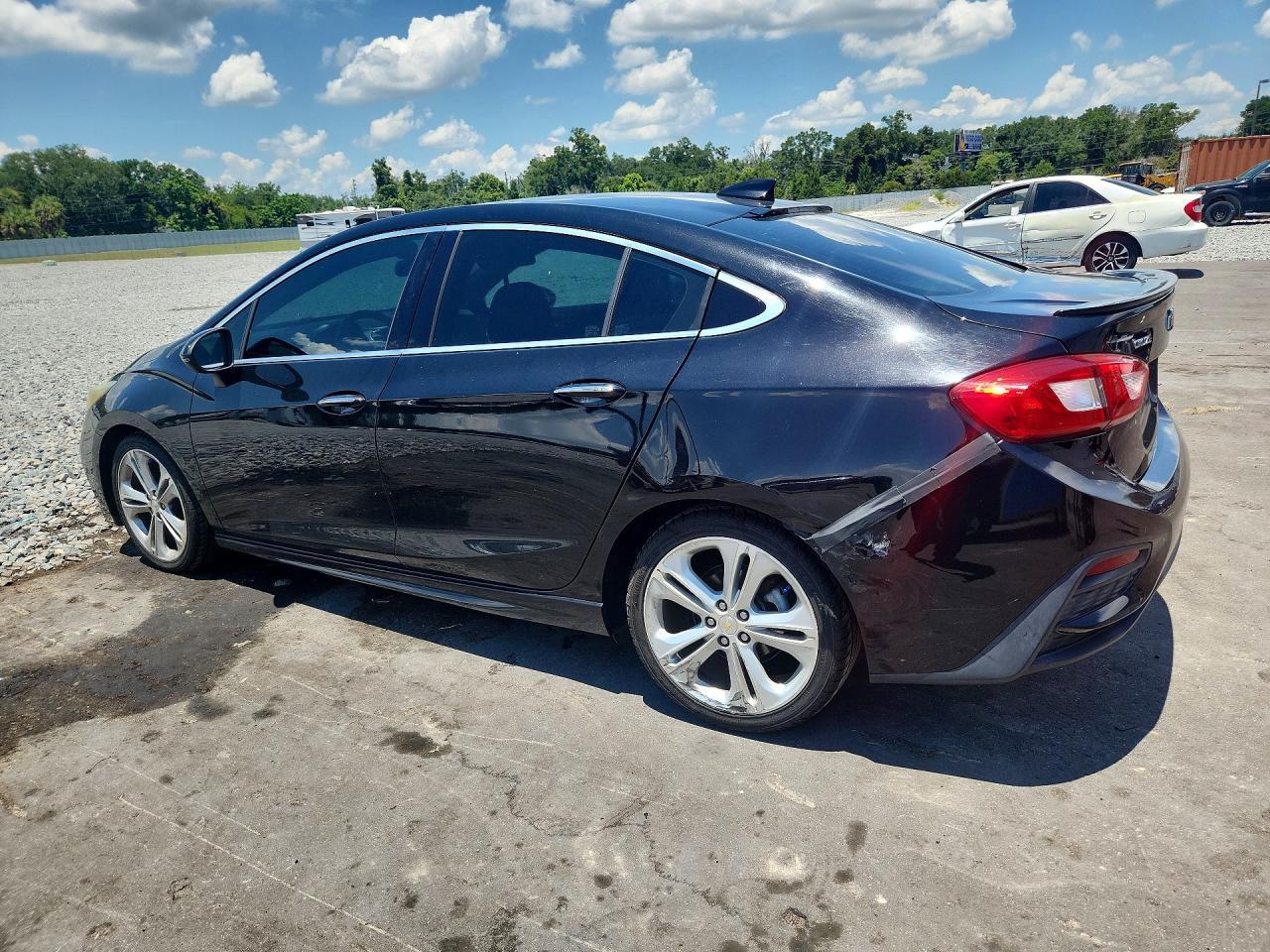 2018 Chevrolet Cruze Premier - Фото 2
