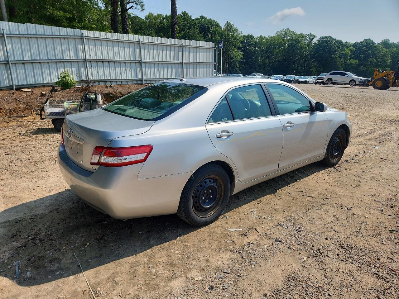 2011 Toyota Camry Le - Image 3