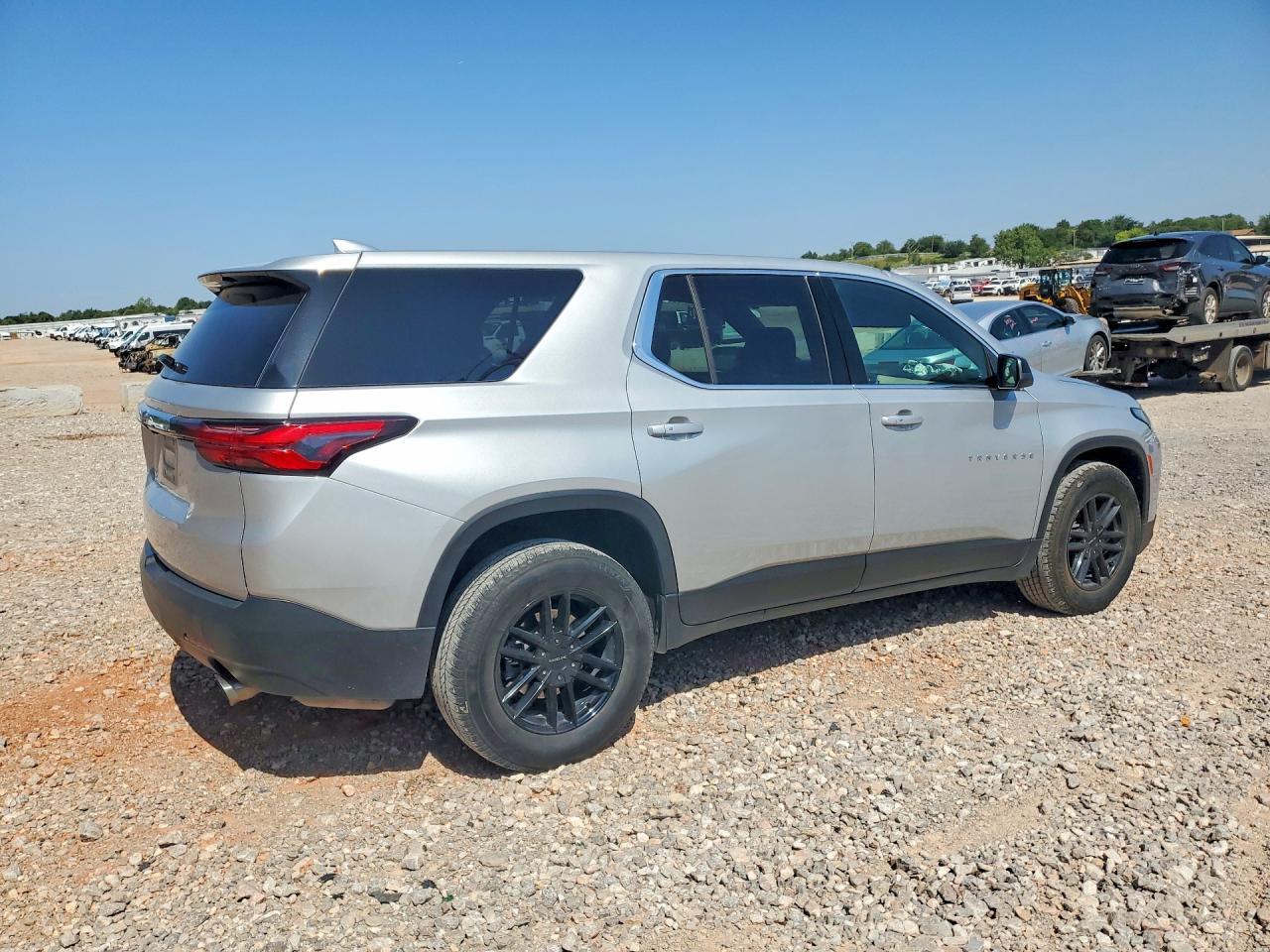 2022 Chevrolet Traverse Ls - Фото 3
