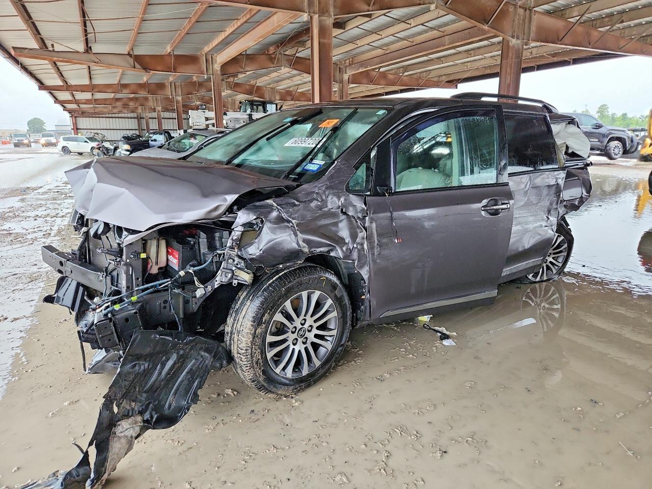 2019 Toyota Sienna Xle 8-Passenger