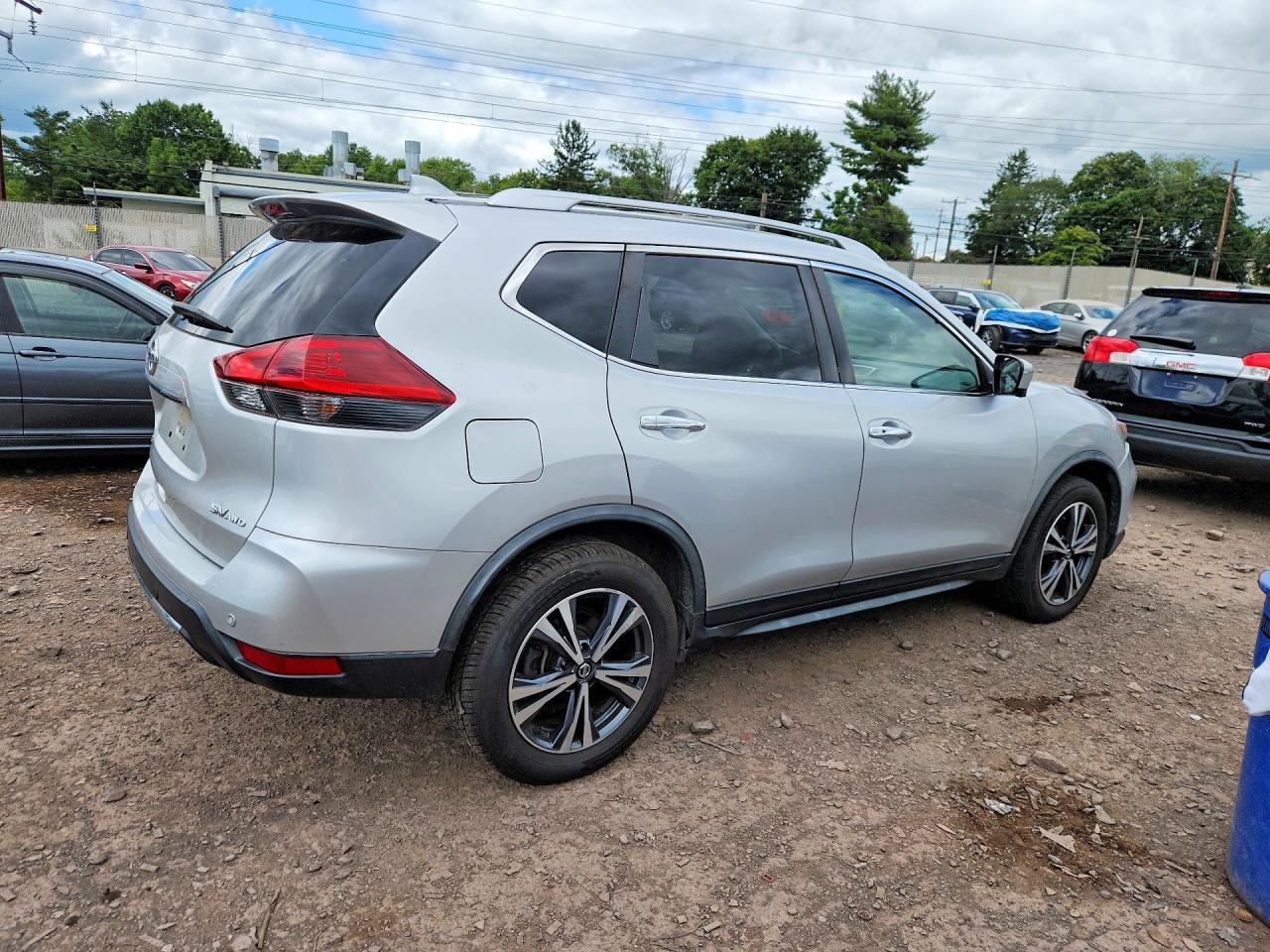 2019 Nissan Rogue Sv - Image 3