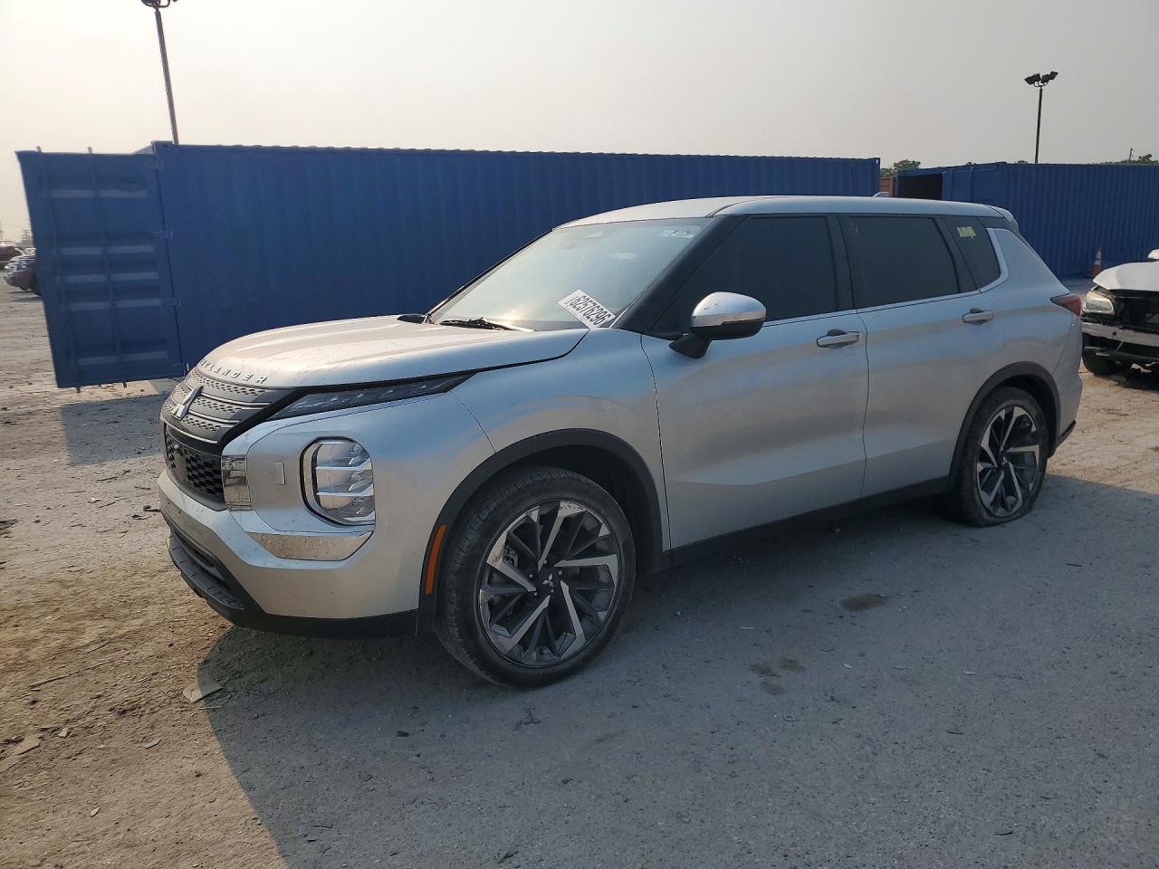 2022 Mitsubishi Outlander Es