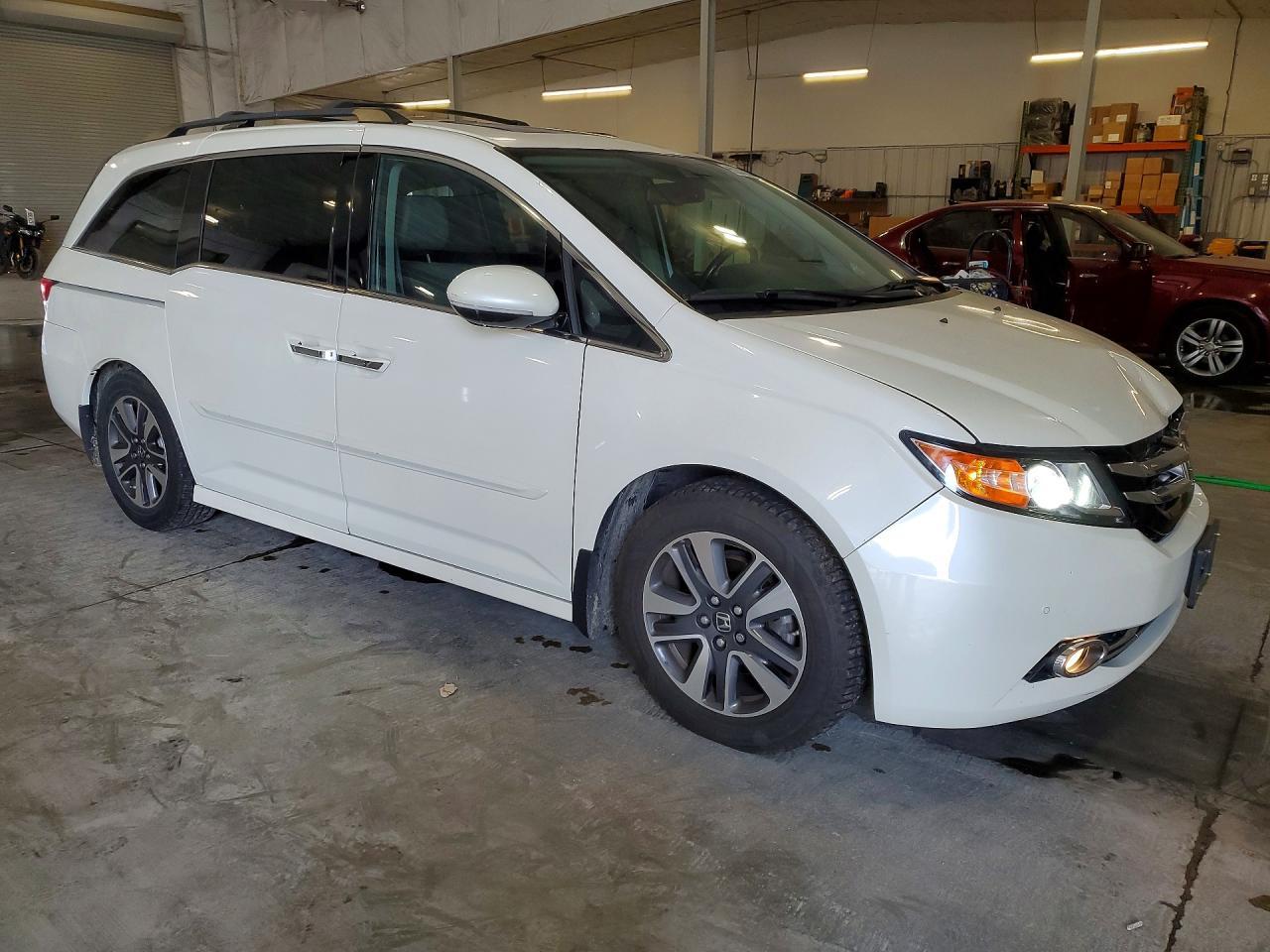 2015 Honda Odyssey Touring - Image 4