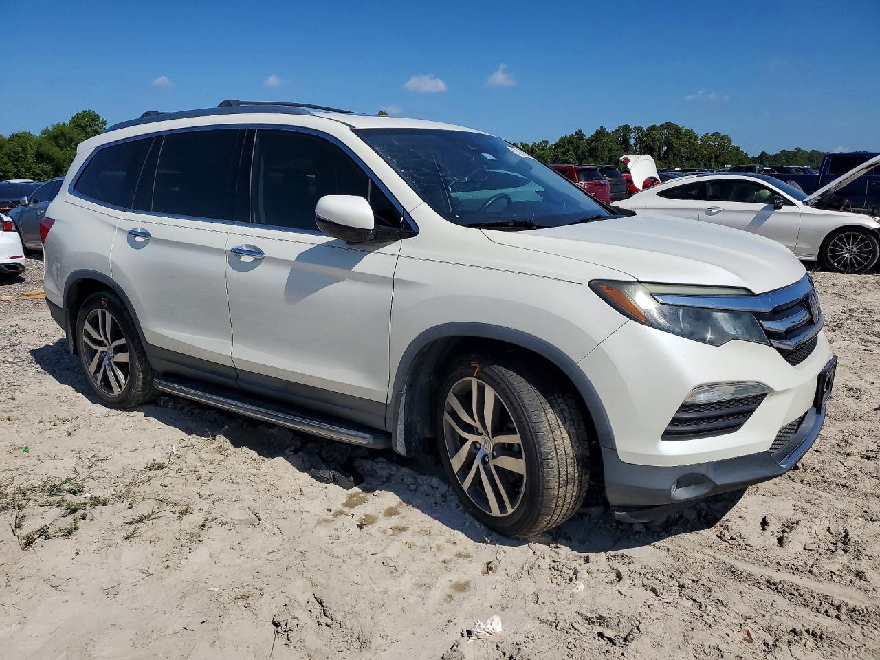 2017 Honda Pilot Elite - Image 4
