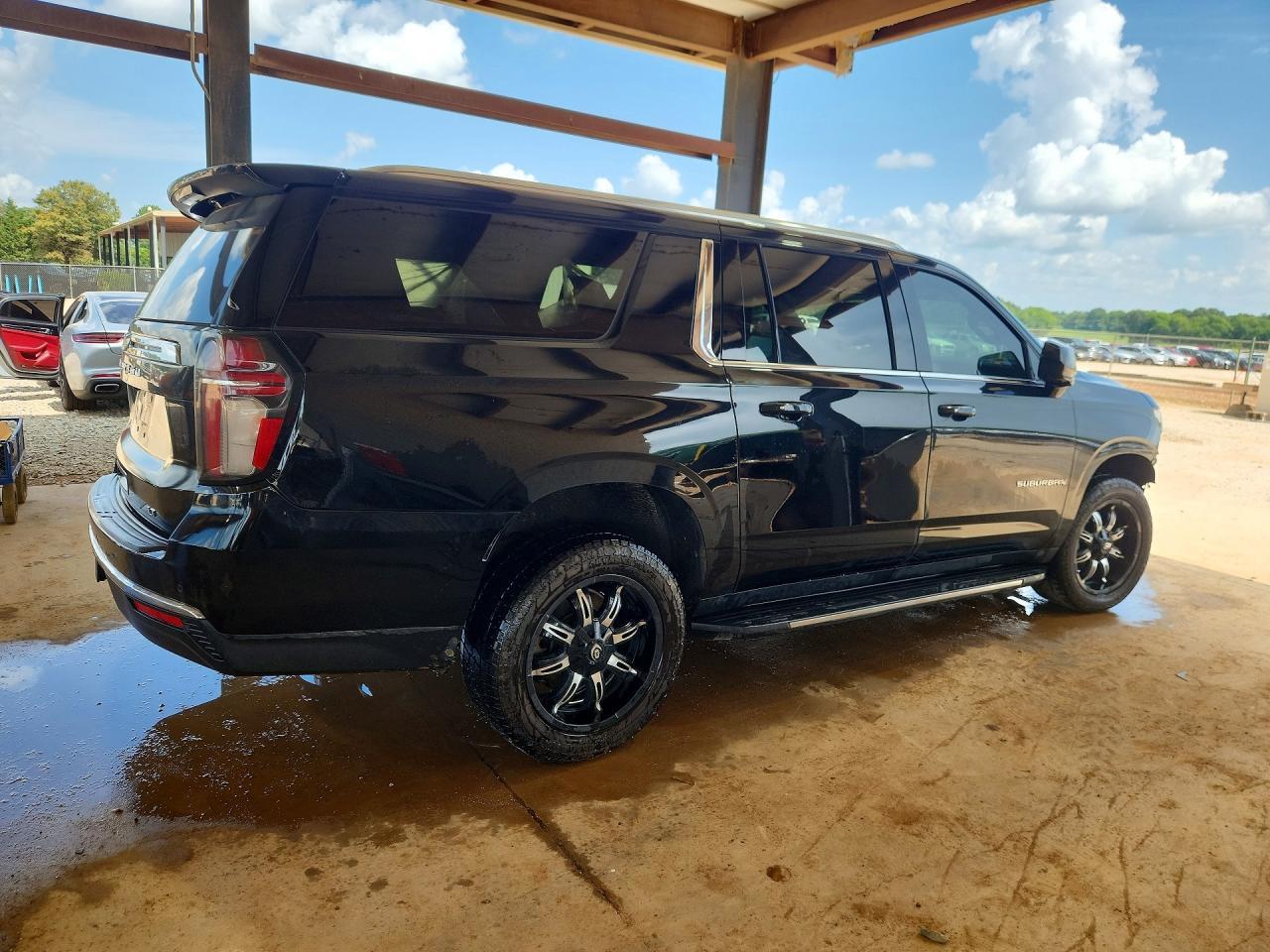 2021 Chevrolet Suburban K1500 Lt - Image 3