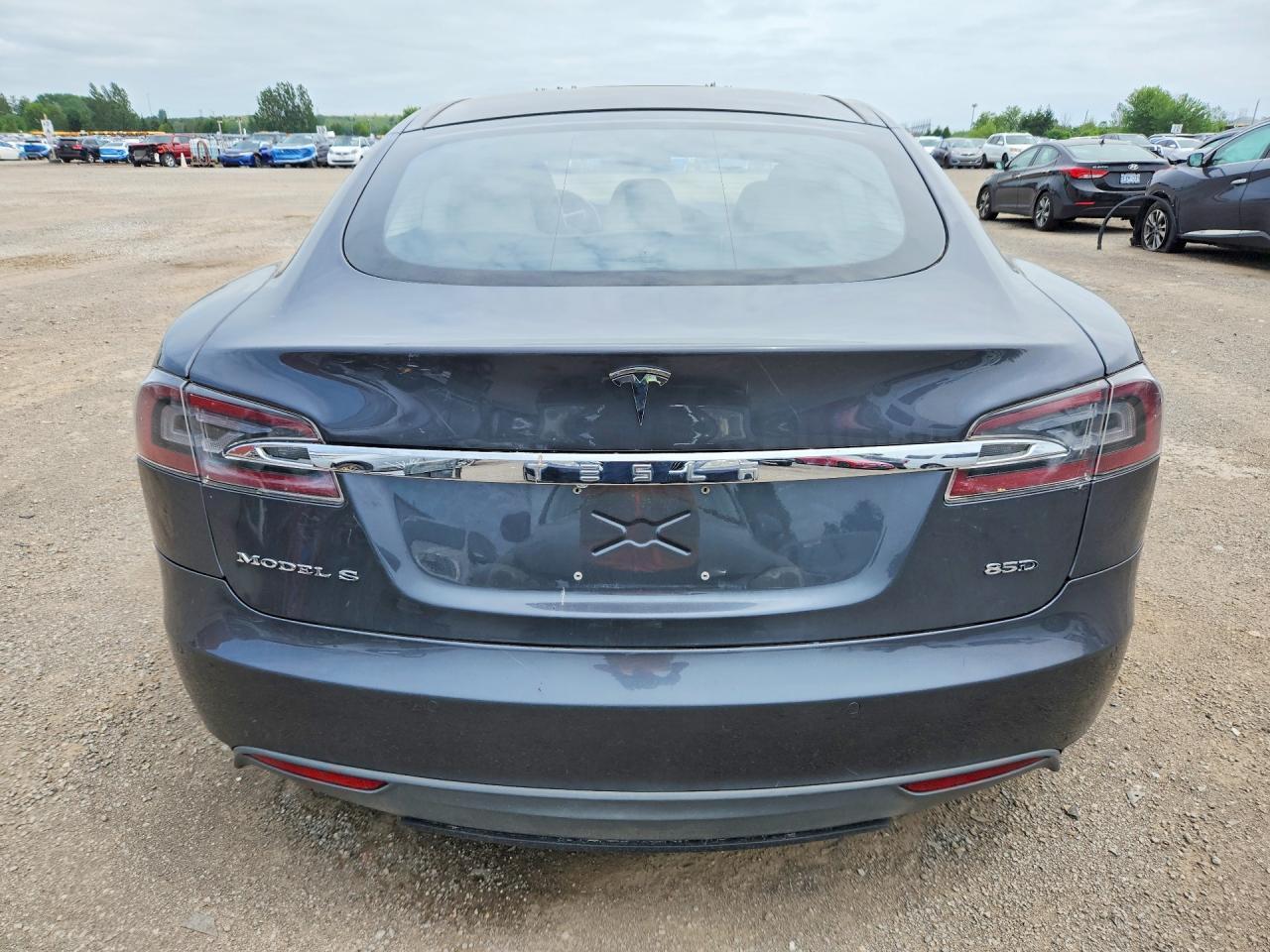 2015 Tesla Model S 85D - Image 6
