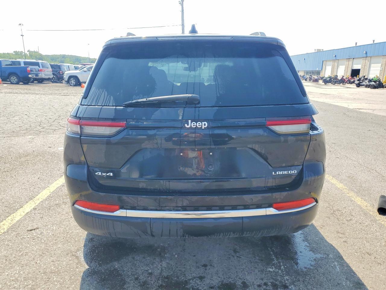 2025 Jeep Grand Cherokee Laredo - Image 6