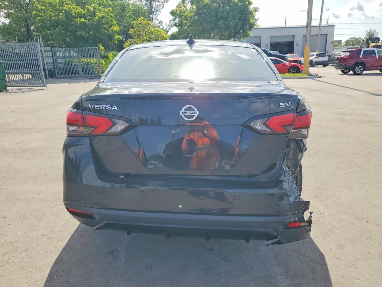2021 Nissan Versa Sv - Image 6