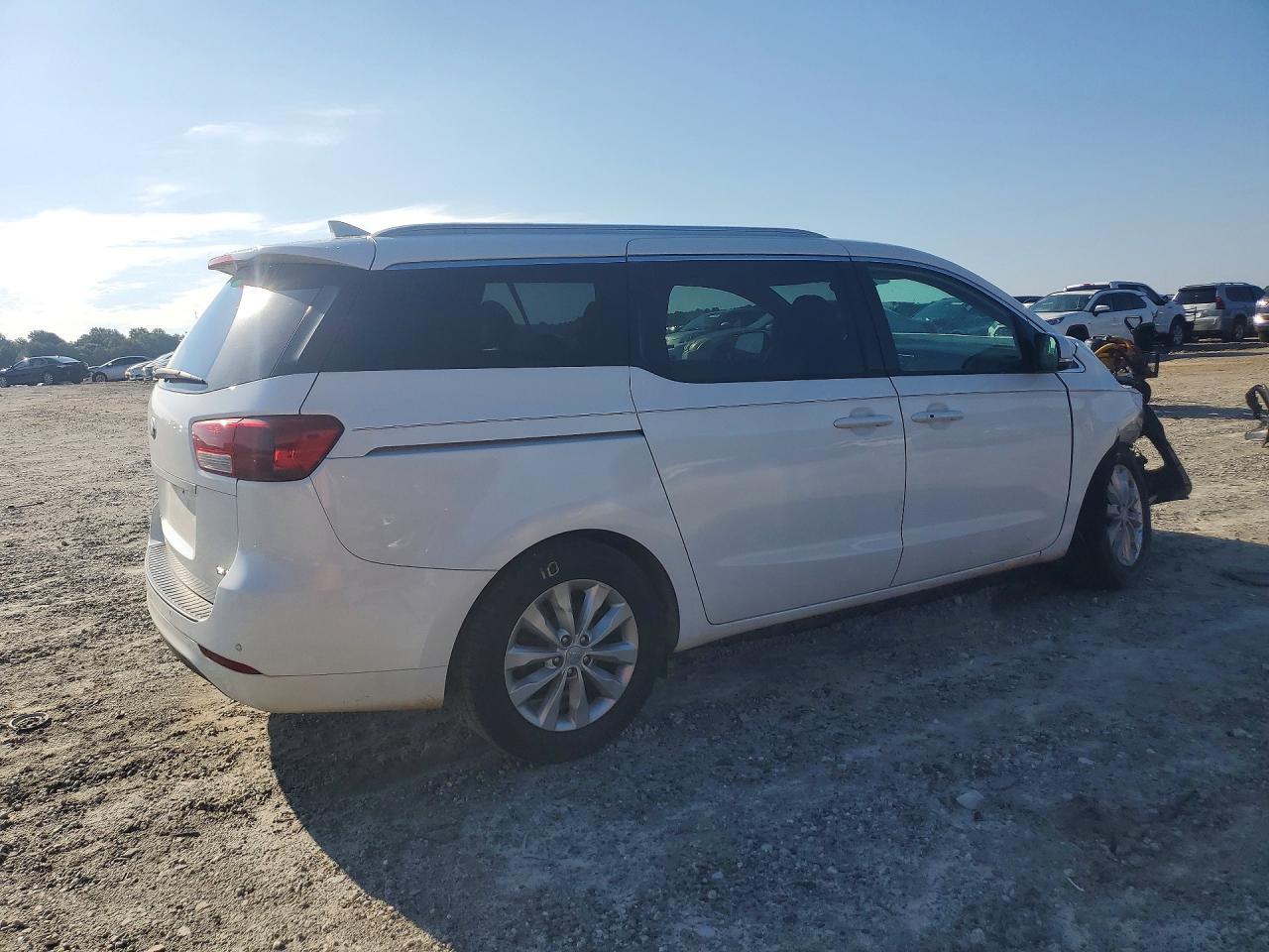 2016 Kia Sedona Ex - Image 3