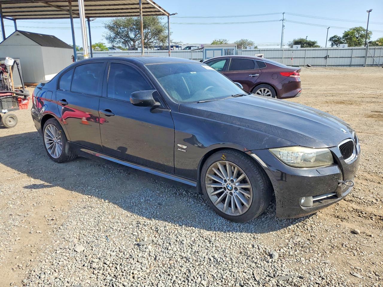 2011 BMW 335 Xi - Image 4