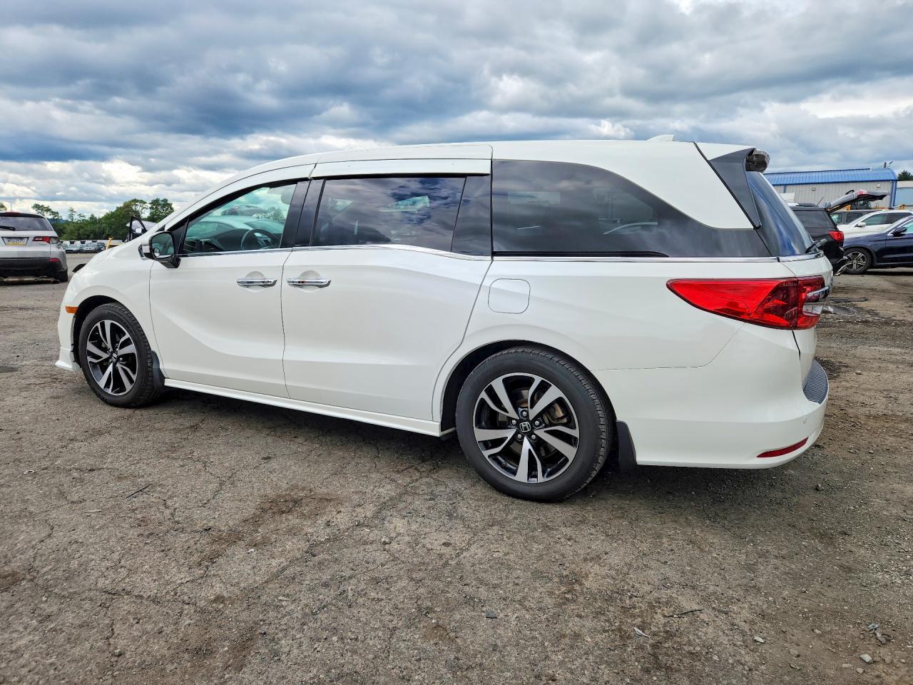 2018 Honda Odyssey Elite - Фото 2
