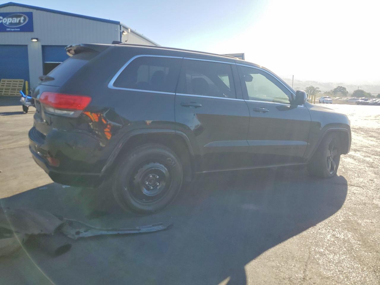 2015 Jeep Grand Cherokee Laredo - Image 3