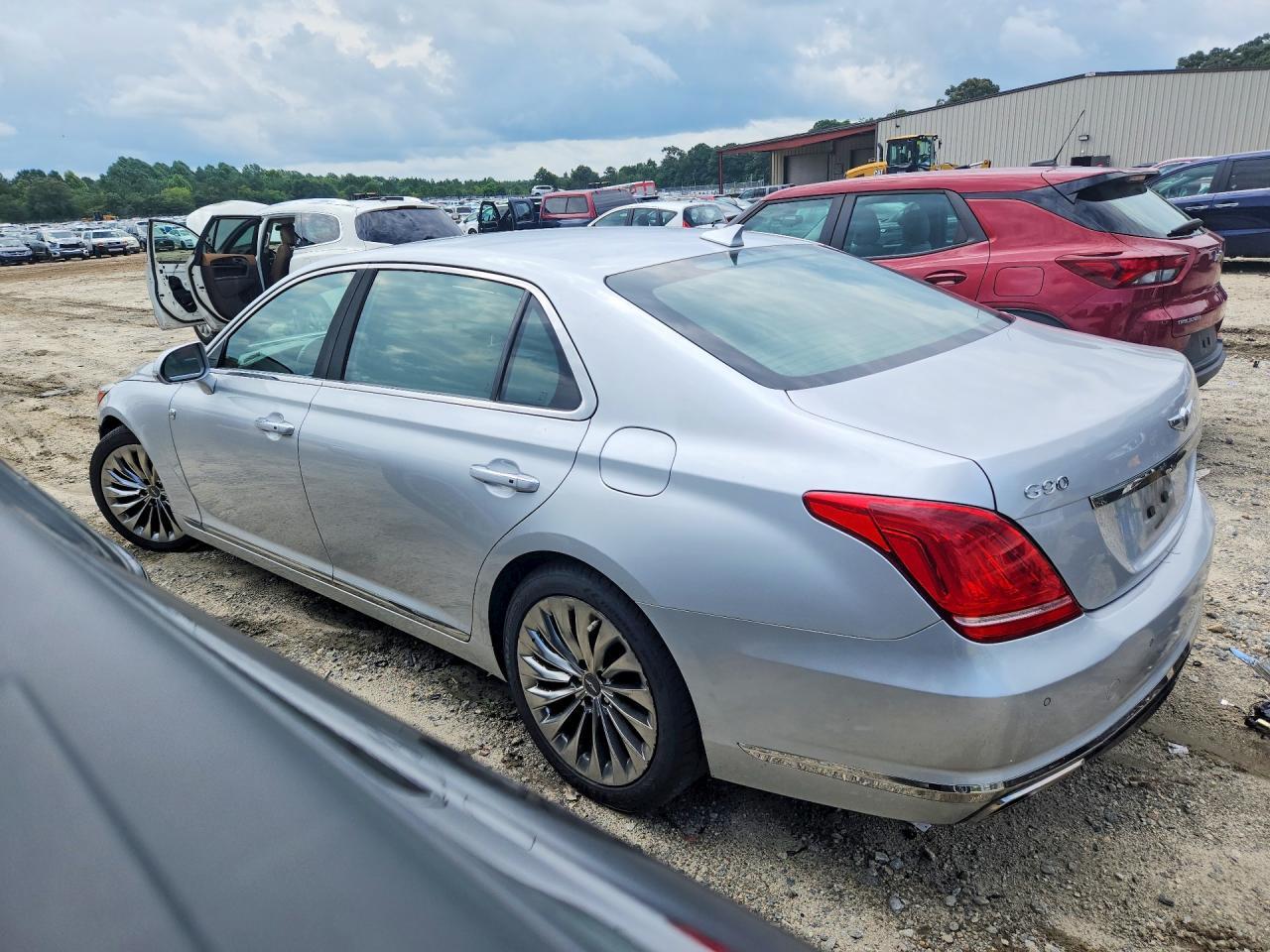 2017 Genesis G90 Premium - Фото 2