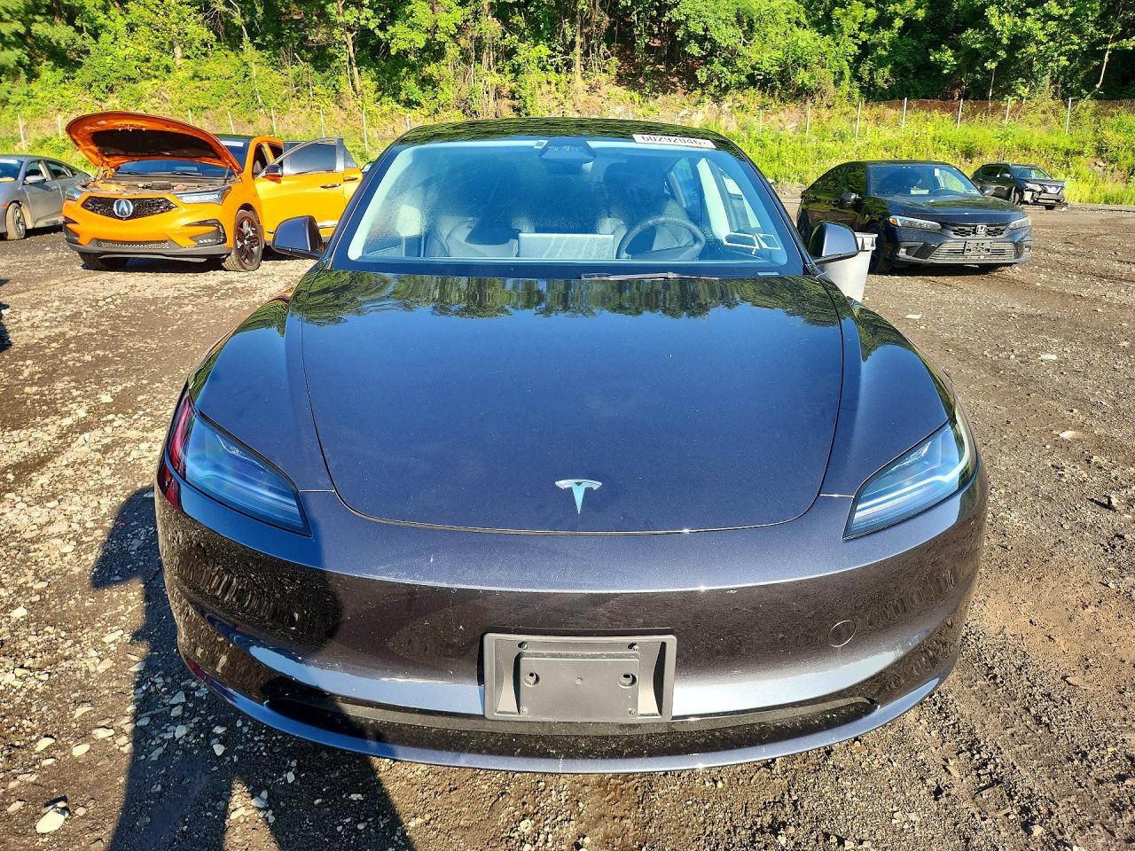 2025 Tesla Model 3 - Фото 5