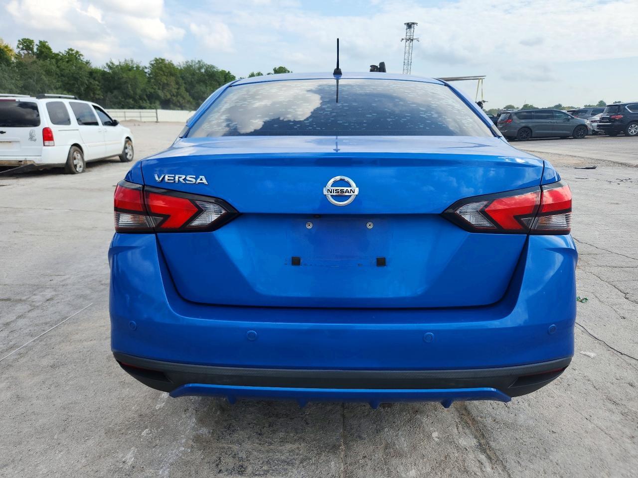 2020 Nissan Versa S - Image 6