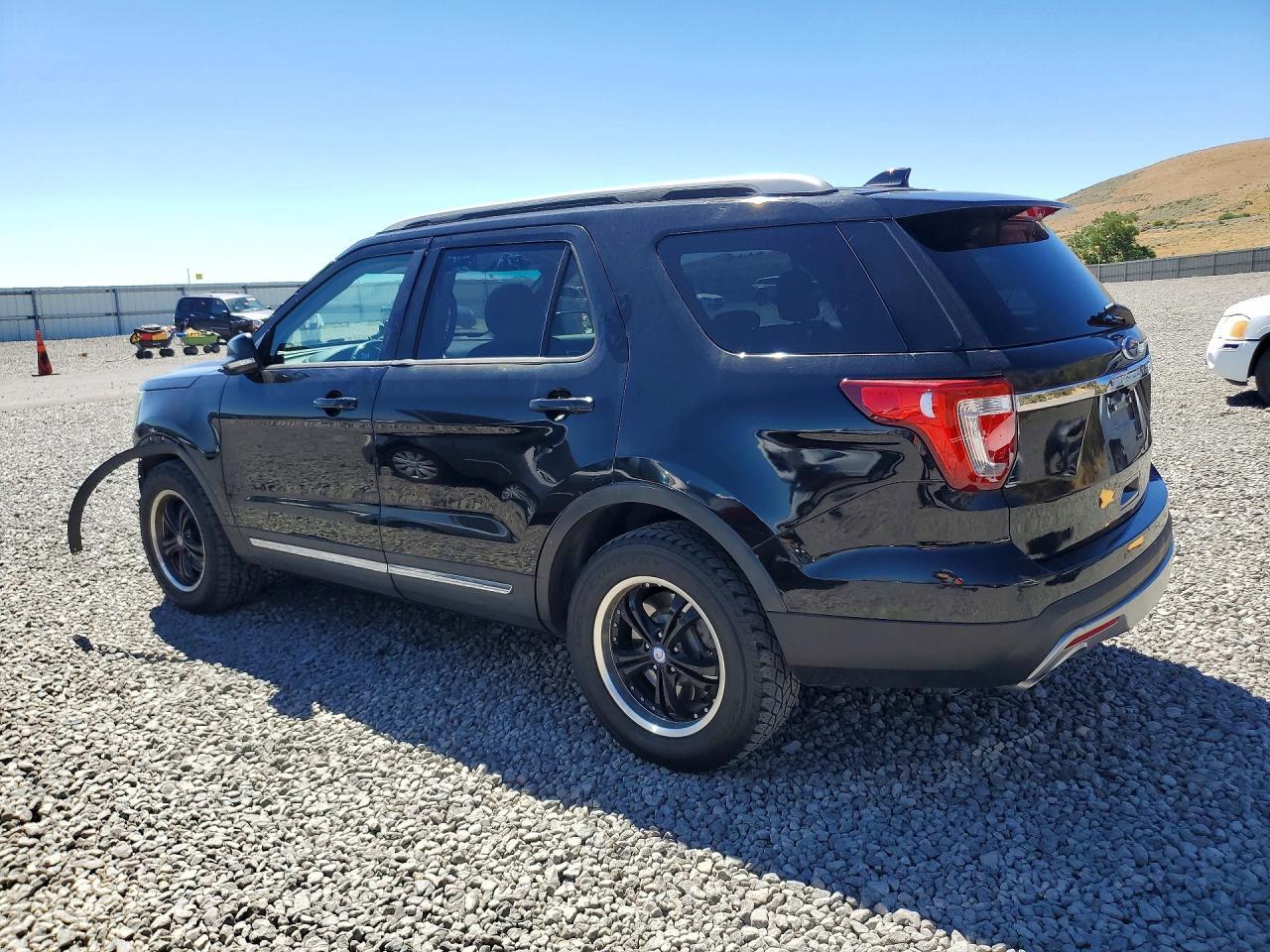 2016 Ford Explorer Xlt - Image 2