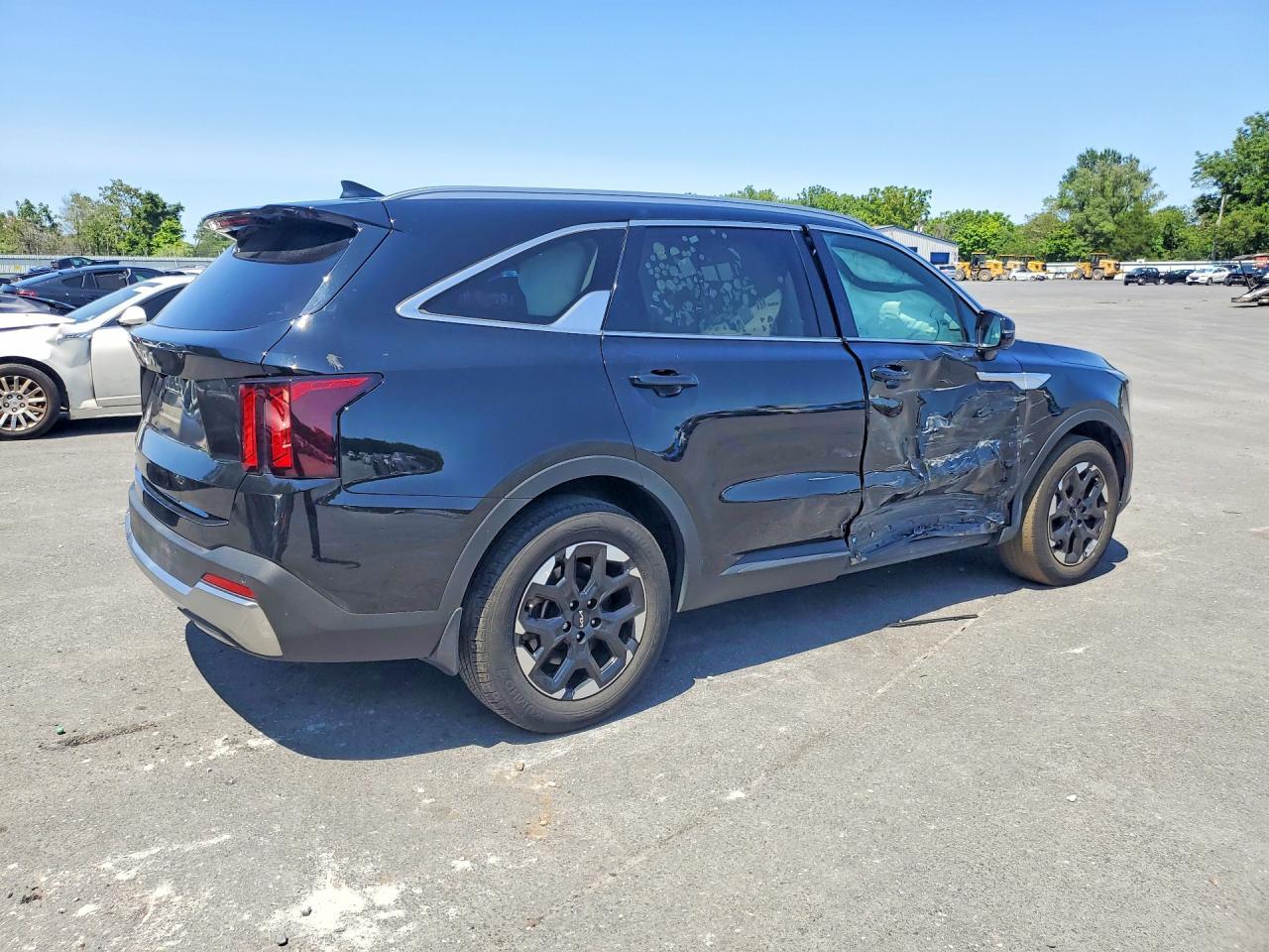 2024 Kia Sorento S - Image 3
