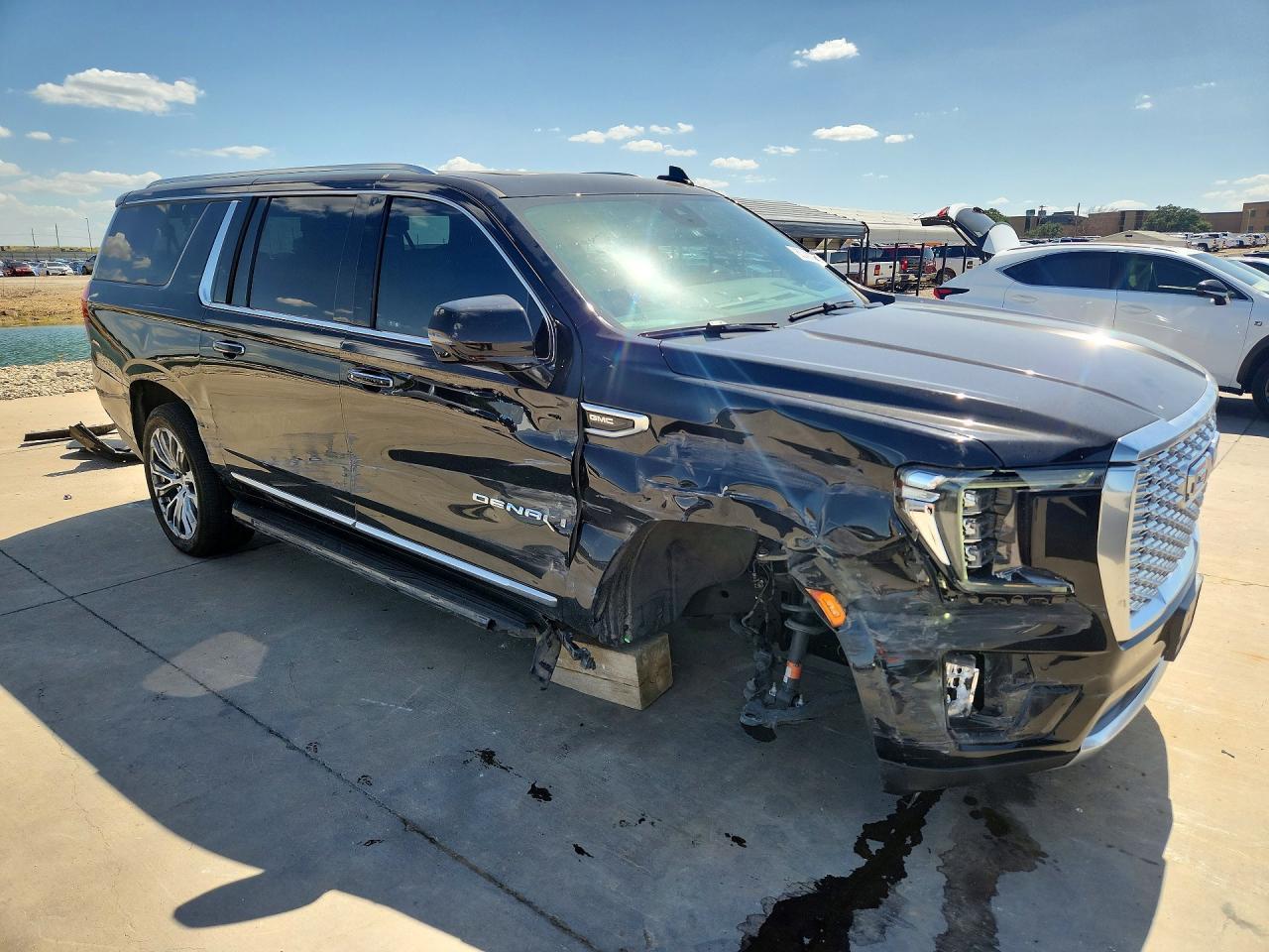 2024 GMC Yukon Xl Denali - Image 4