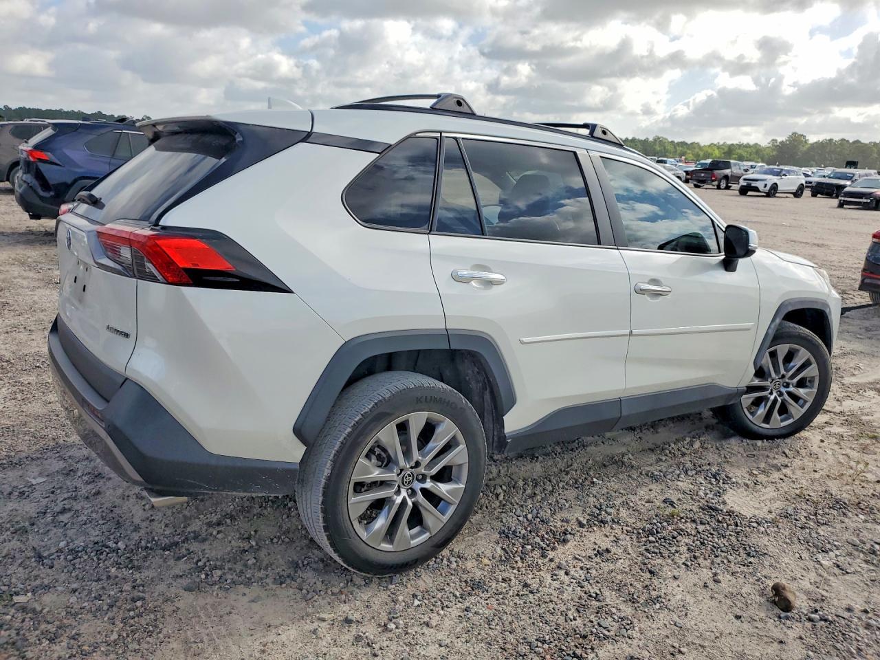 2022 Toyota Rav4 Limited - Фото 3