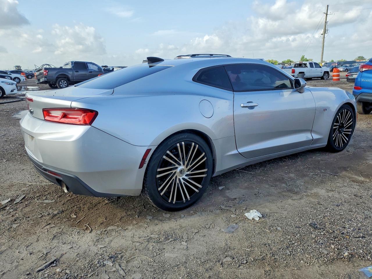 2018 Chevrolet Camaro Lt - Image 3