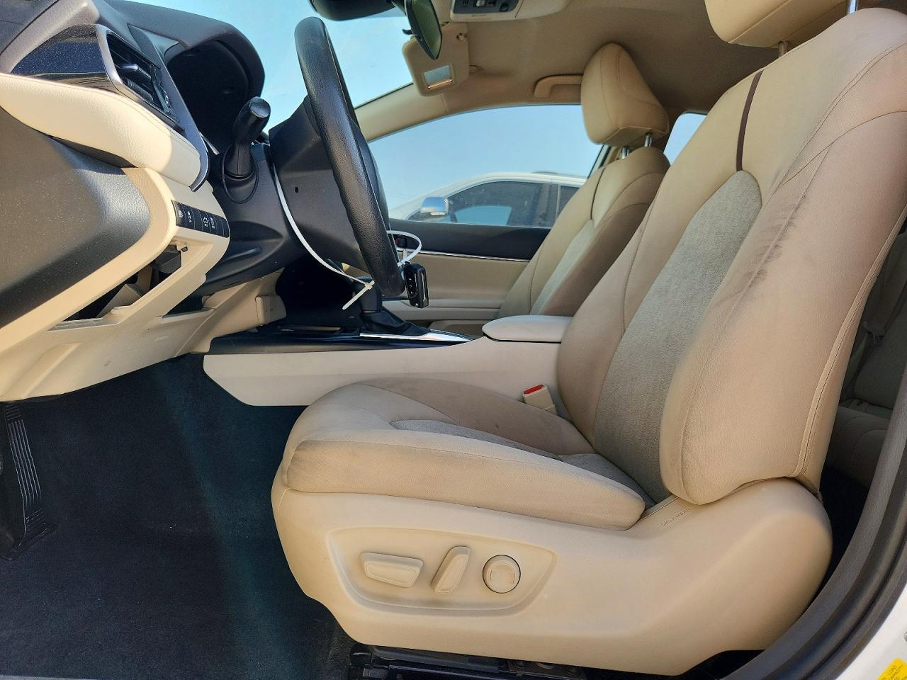 2020 Toyota Camry Le - Фото 7