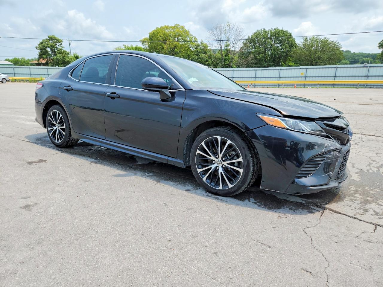 2020 Toyota Camry Se - Image 4