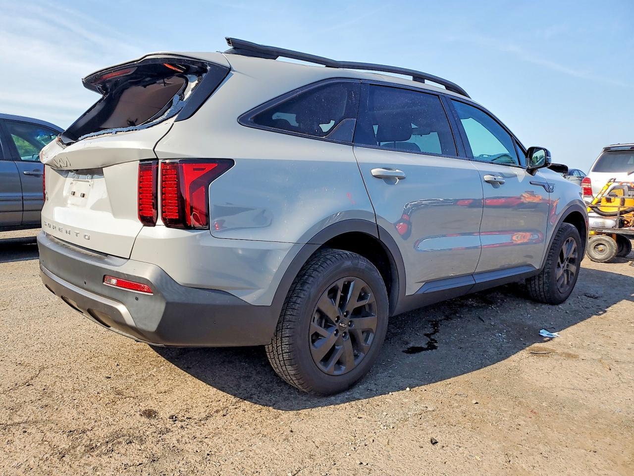 2022 Kia Sorento S - Фото 3