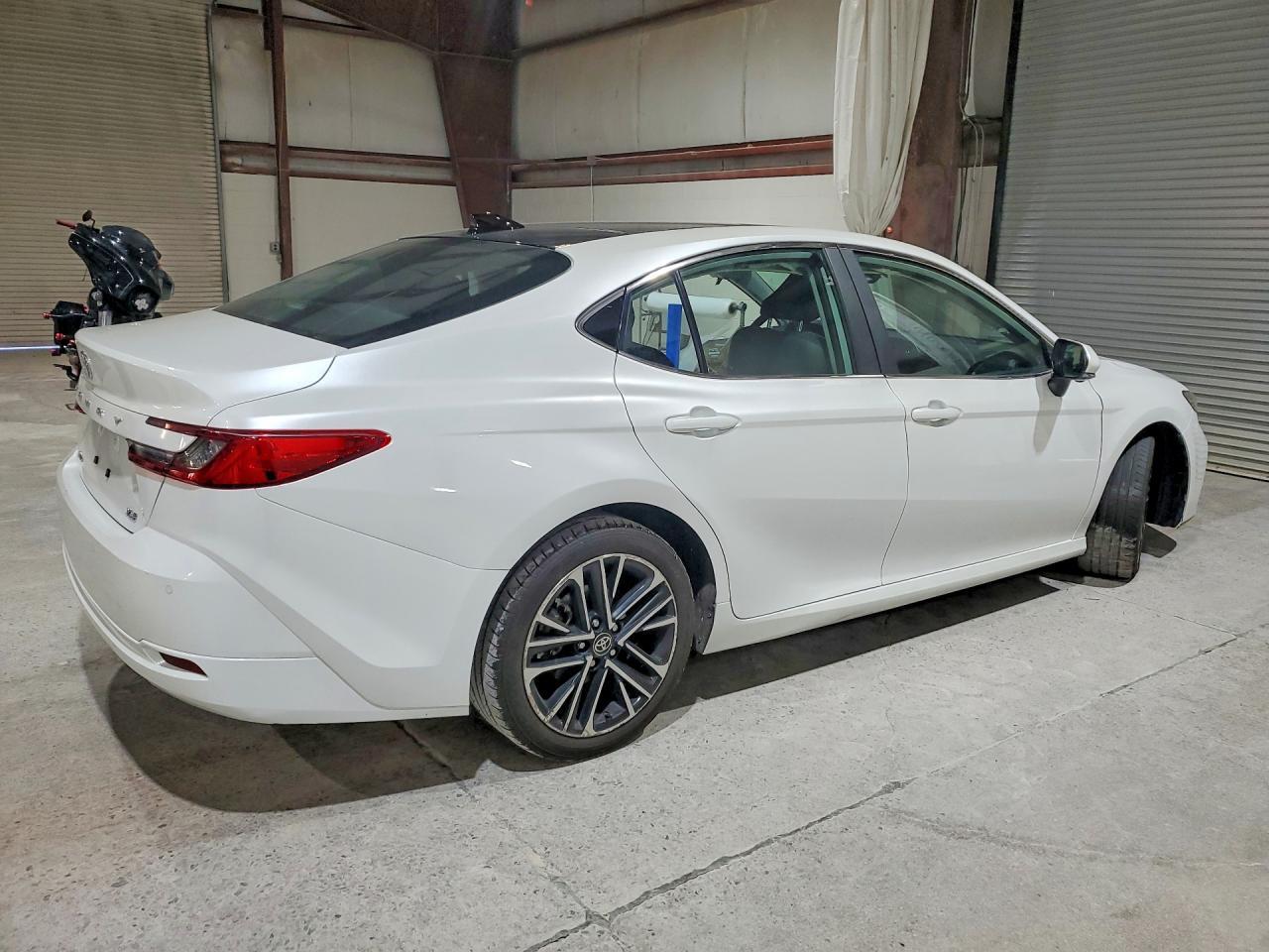 2025 Toyota Camry Xle - Image 3