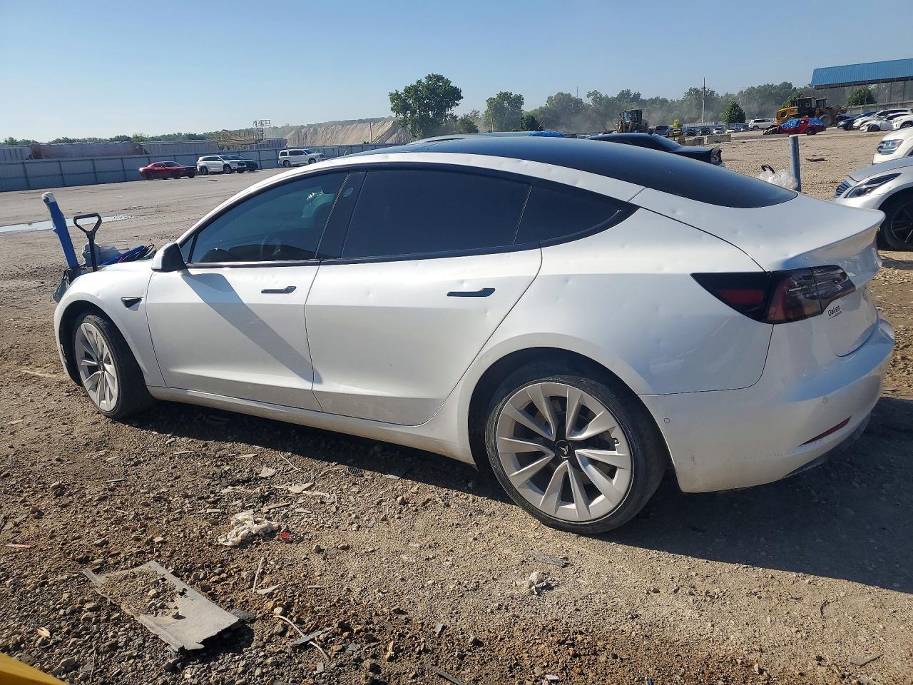 2022 Tesla Model 3 - Фото 2