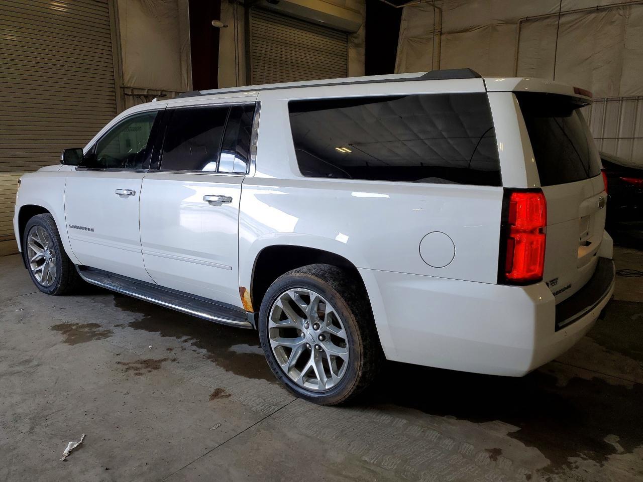 2017 Chevrolet Suburban K1500 Premier - Фото 2