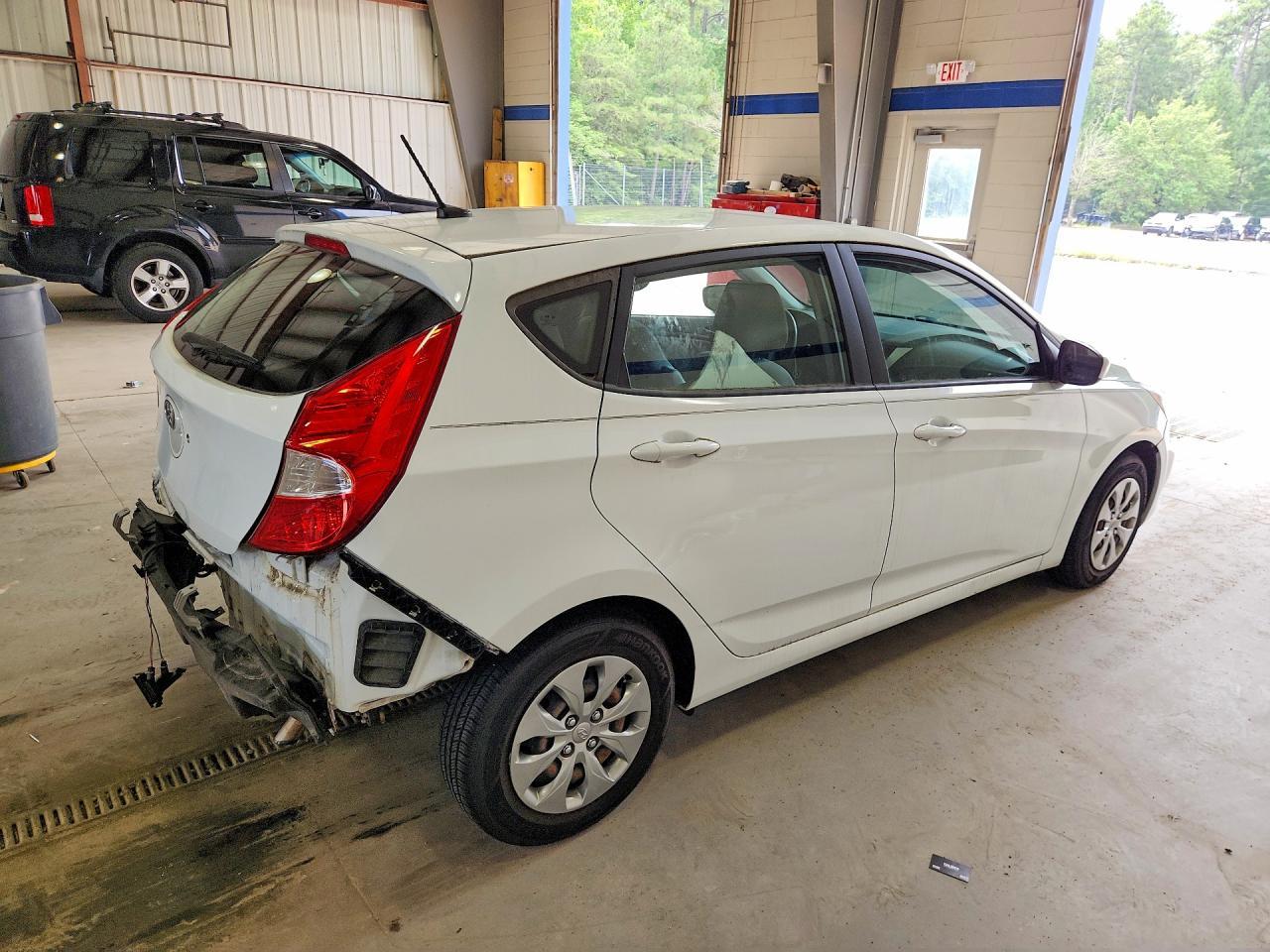 2017 Hyundai Accent Se - Фото 3