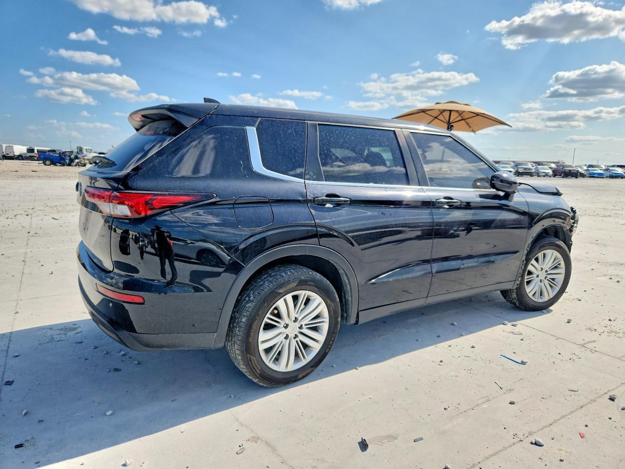 2022 Mitsubishi Outlander Es - Image 3