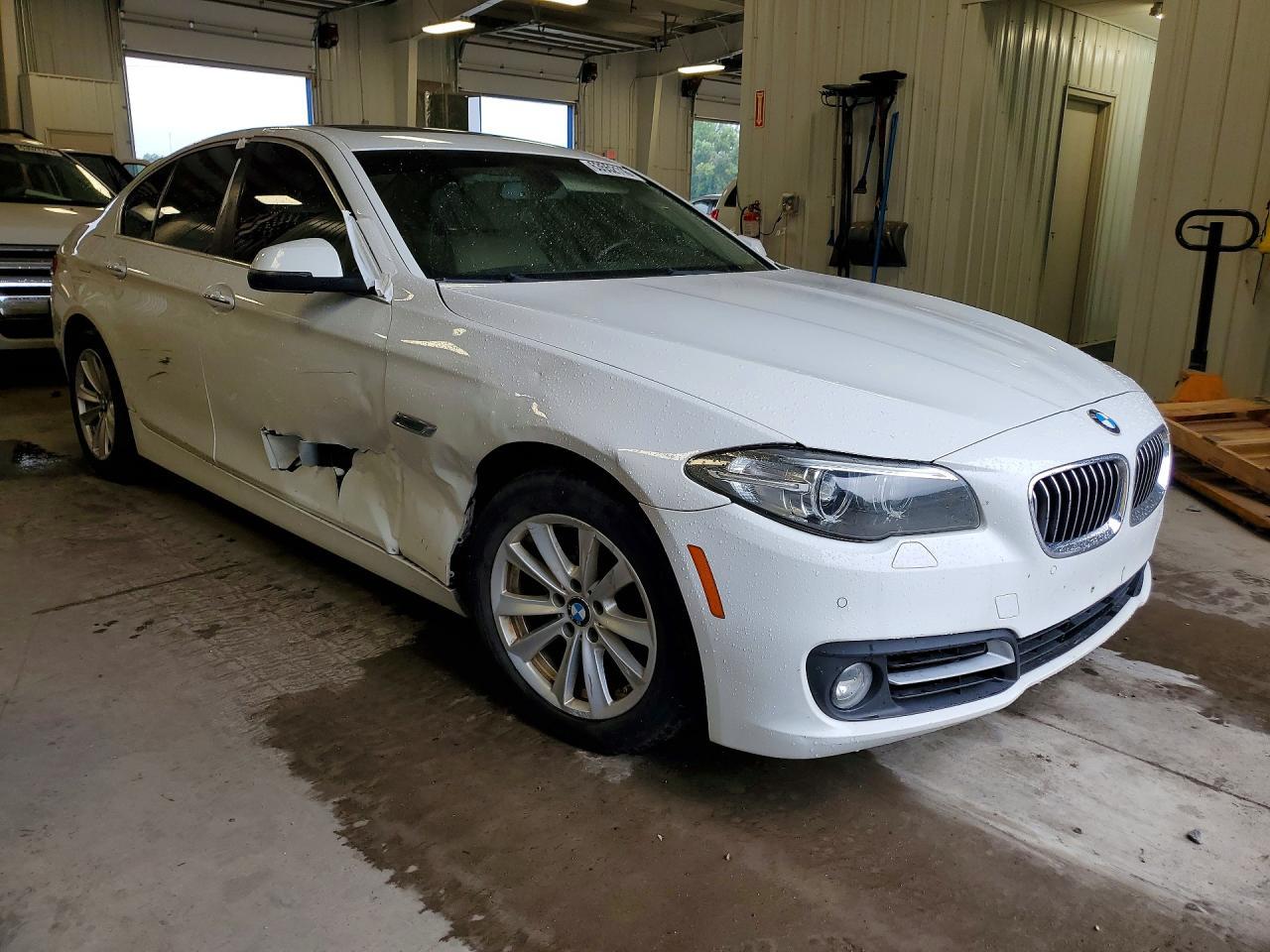 2015 BMW 528 Xi - Image 4