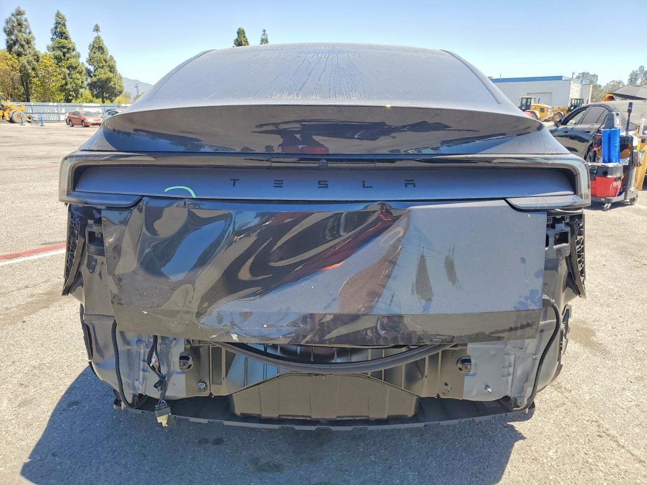 2026 Tesla Model Y - Фото 6