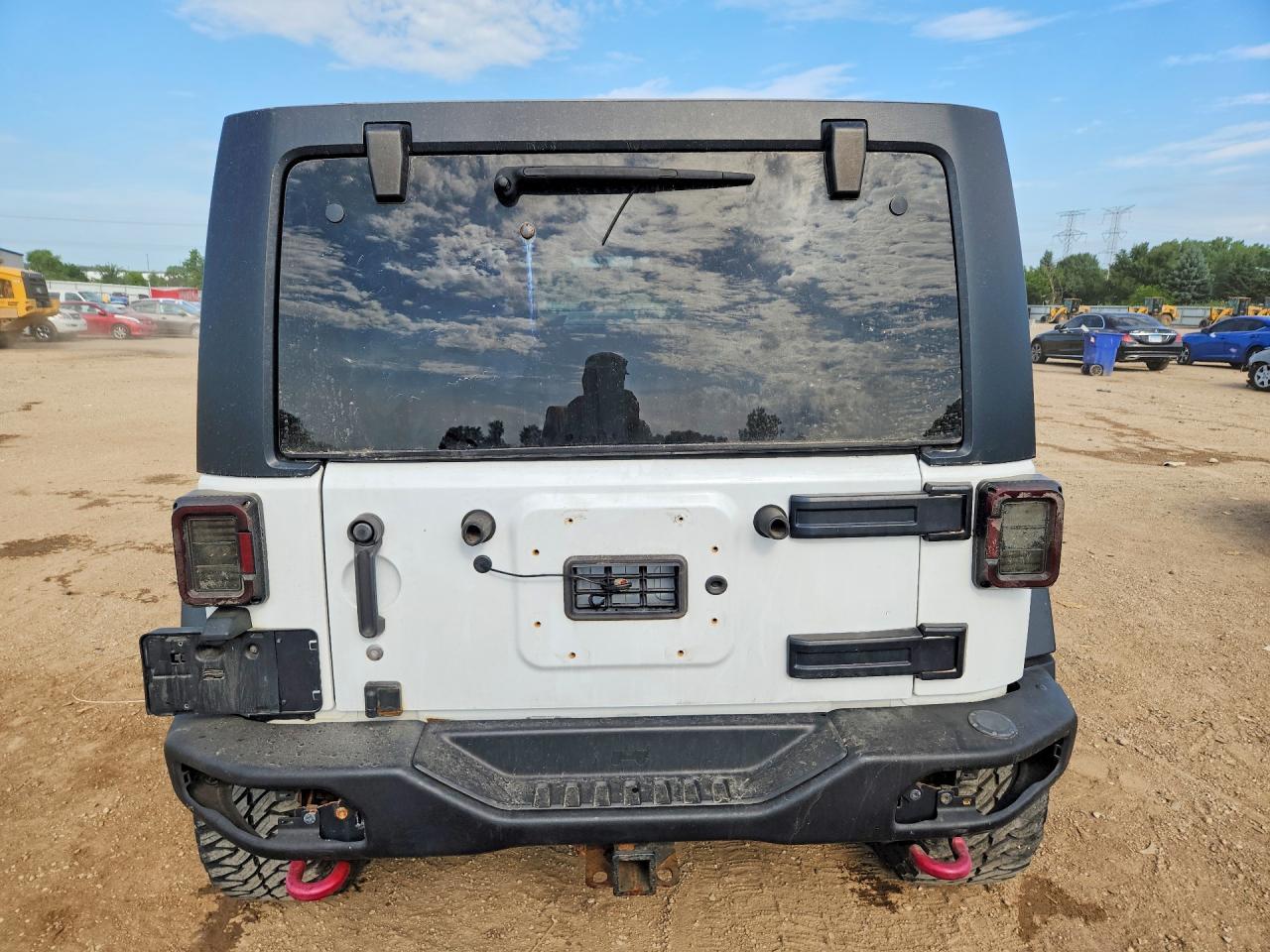 2015 Jeep Wrangler Unlimited Rubicon - Image 6
