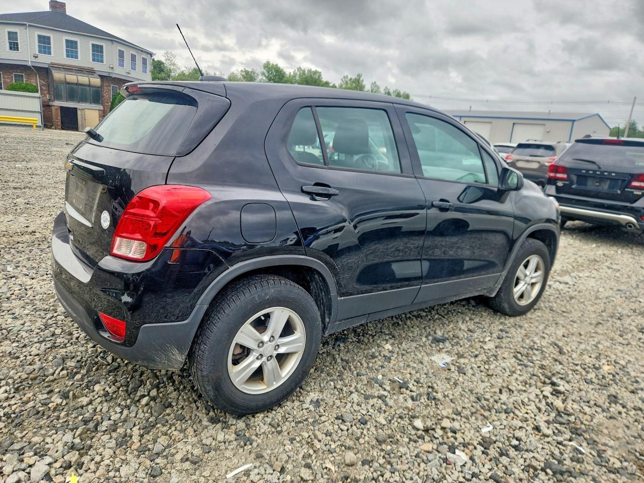 2018 Chevrolet Trax Ls - Image 3