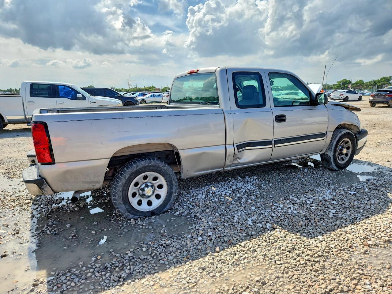 2005 Chevrolet Silverado C1500 - Image 3