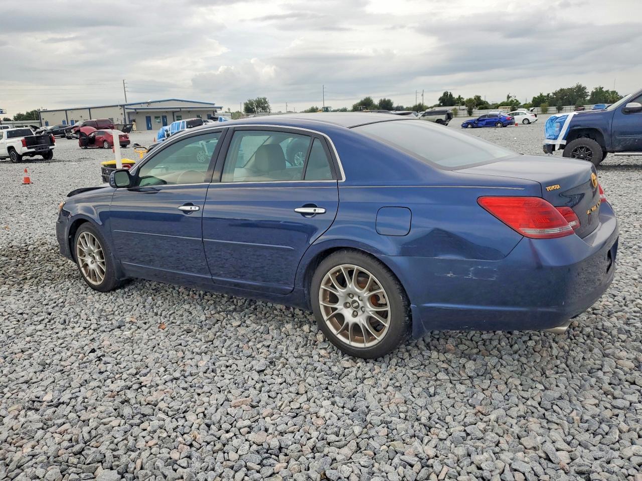 2008 Toyota Avalon Limited - Image 2