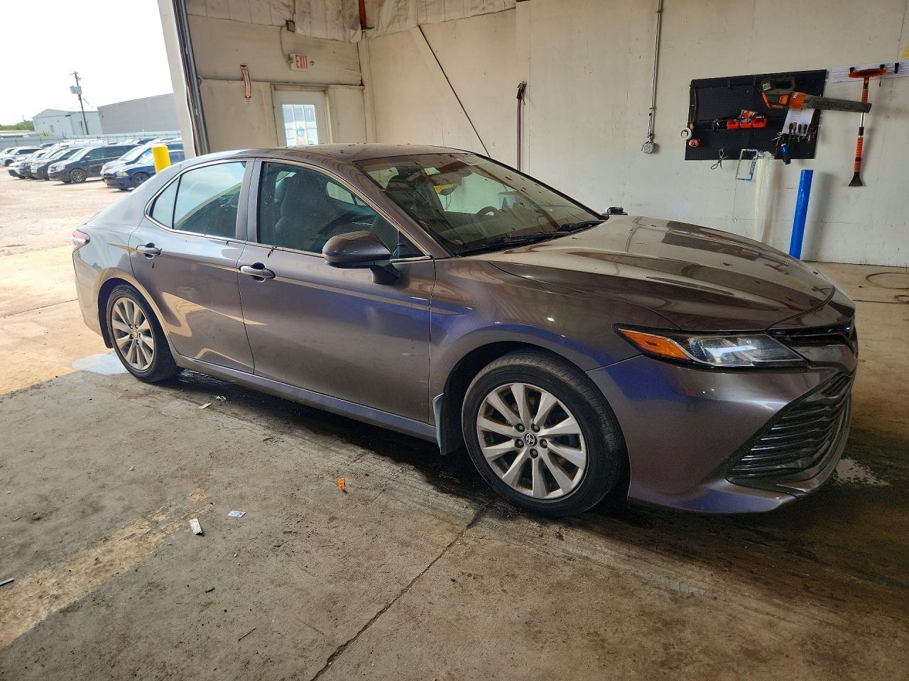 2020 Toyota Camry Le - Фото 4