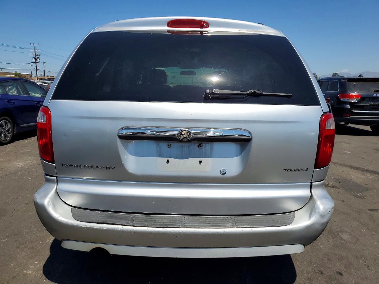 2007 Chrysler Town & Country Touring - Image 6