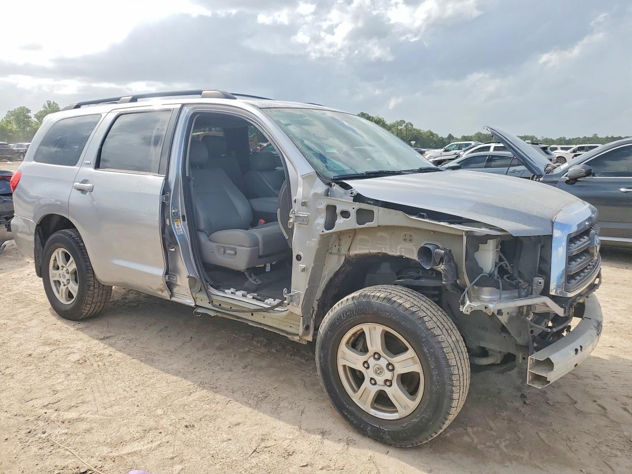 2014 Toyota Sequoia Sr5 - Image 4