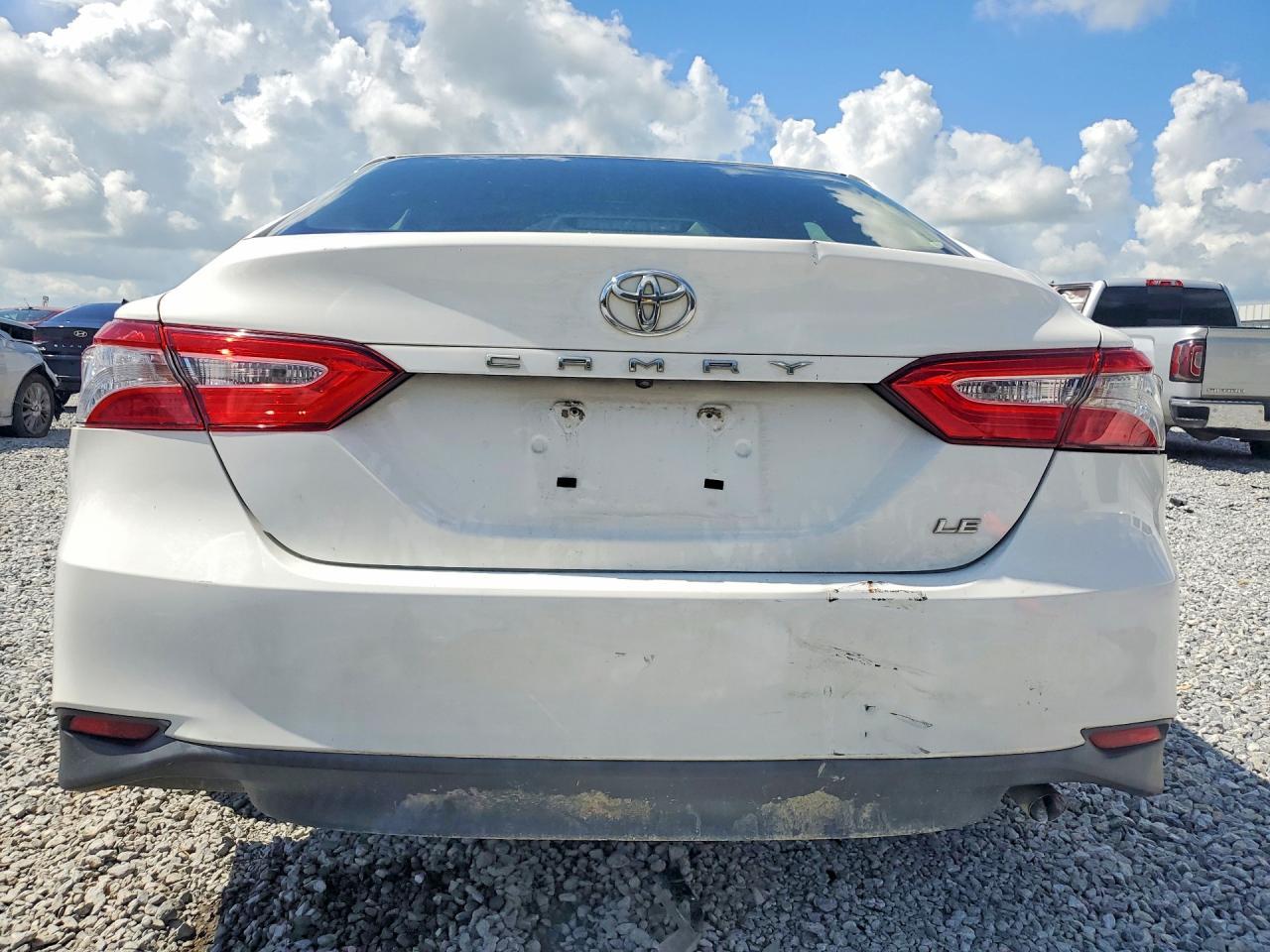 2018 Toyota Camry Le - Image 6