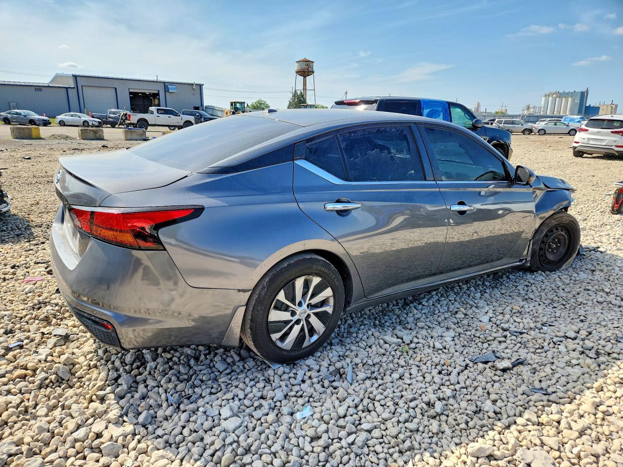 2020 Nissan Altima S - Фото 3