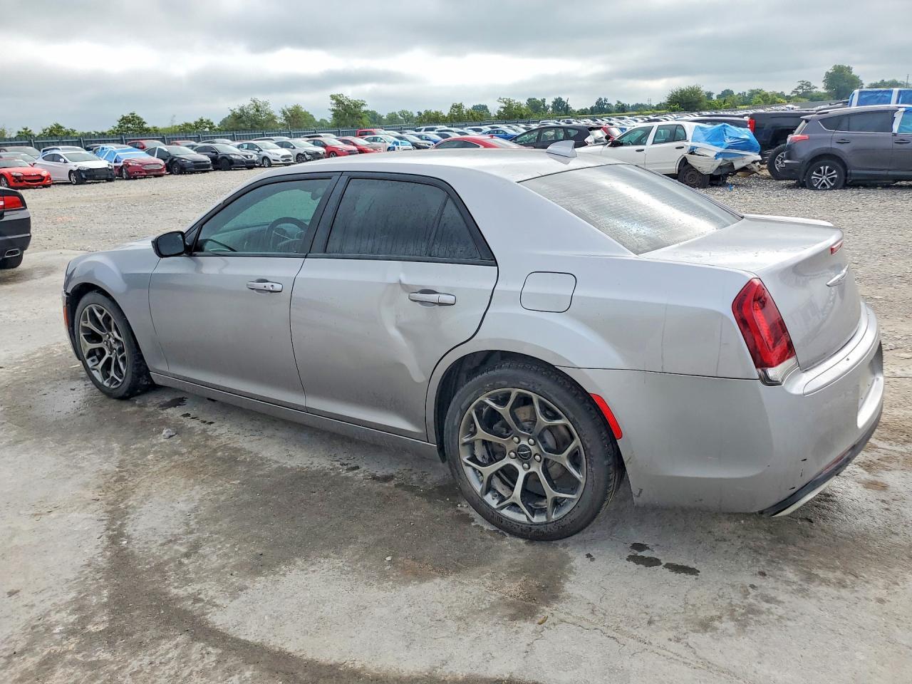 2018 Chrysler 300 Touring - Фото 2
