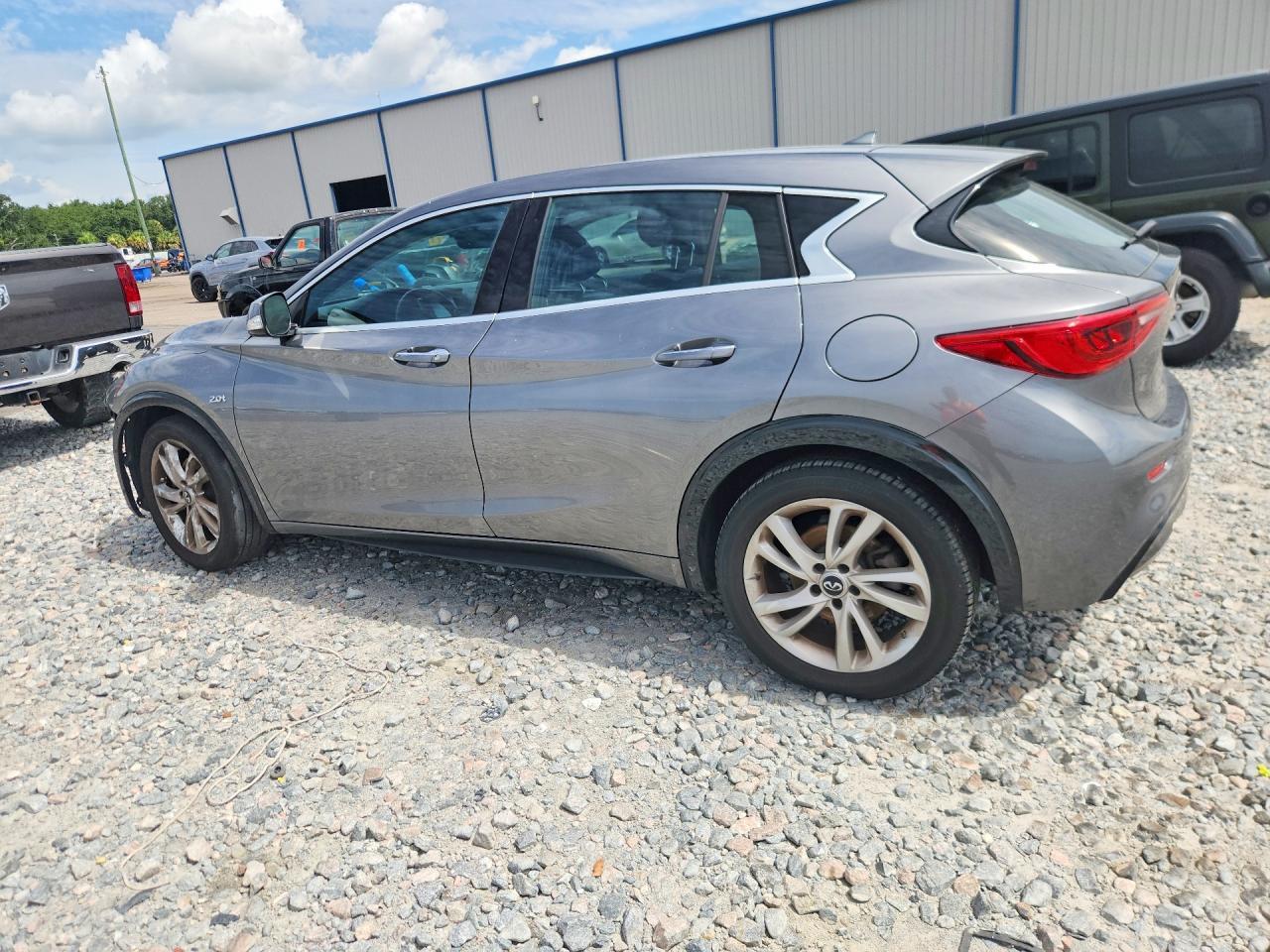 2018 Infiniti Qx30 Luxury - Фото 2