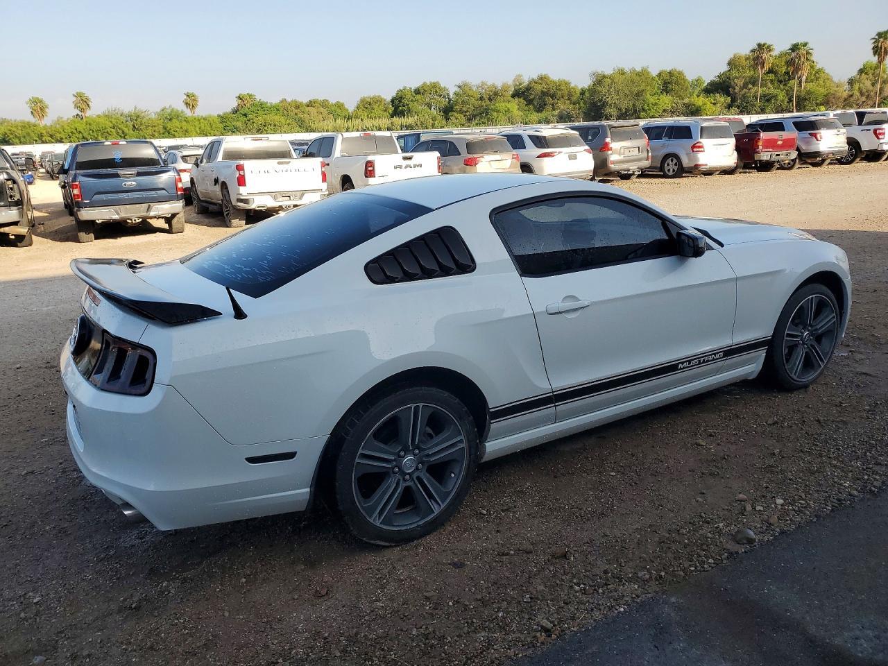2013 Ford Mustang - Фото 3
