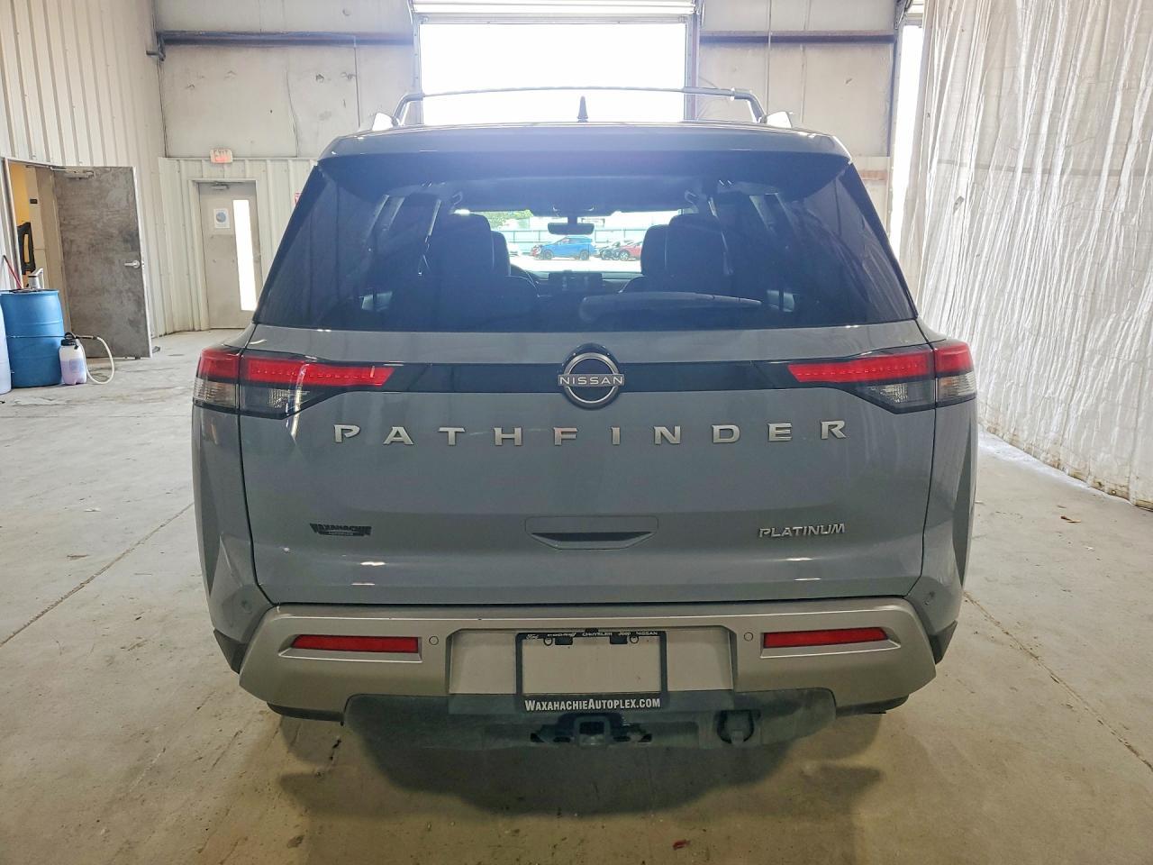 2025 Nissan Pathfinder Platinum - Image 6
